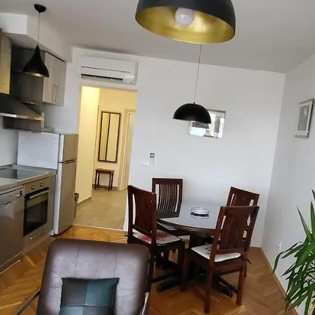 Apartment Apartman Ana *